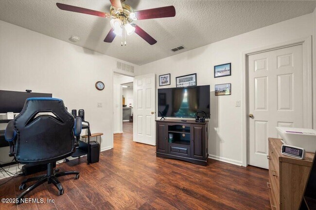 Building Photo - 86198 Meadowwood Dr