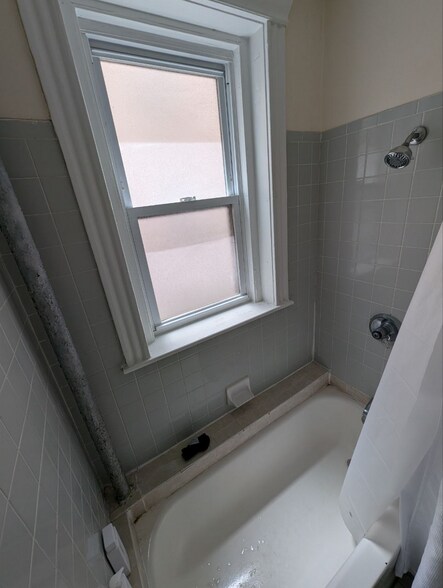 Building Photo - 364 Riverway