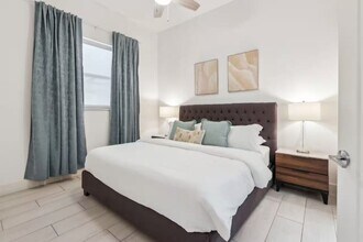 Building Photo - Modern 1 Bedroom + Flex Room | 2 Bathrooms | 975 Sq. Ft. | The Cedars, Dallas