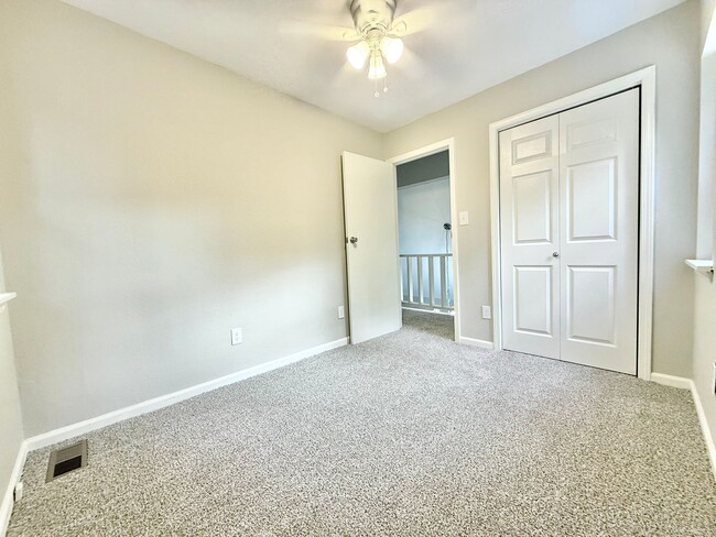 Building Photo - 92 Sycamore Cir