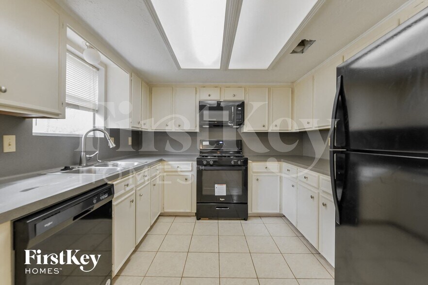 Building Photo - 2506 Rambling Brook Dr