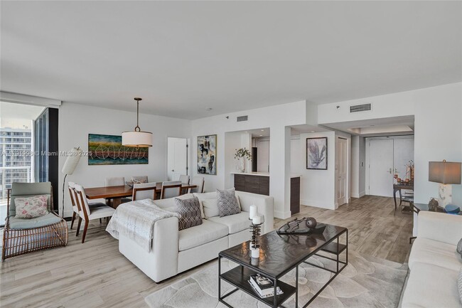 Building Photo - 20281 E Country Club Dr