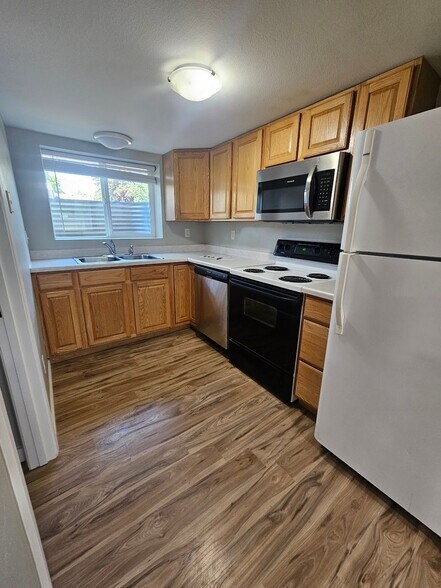 Building Photo - 509 S 11th Ave