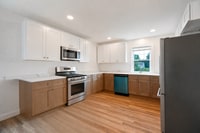 Building Photo - Beautifully Updated Two Bedroom Townhouse!