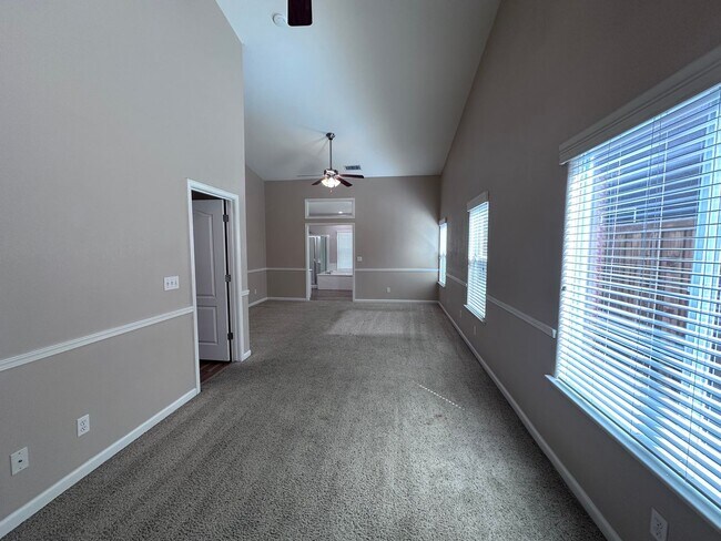 Building Photo - NW Visalia home coming soon!