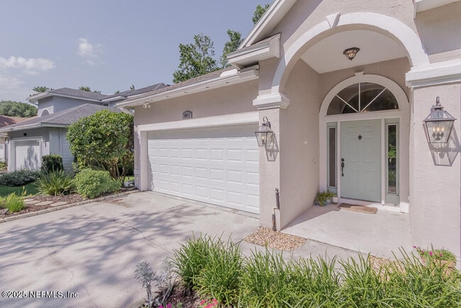 Building Photo - 4051 Richmond Park Dr E