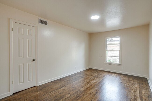 Building Photo - 4315 Mackey Dr