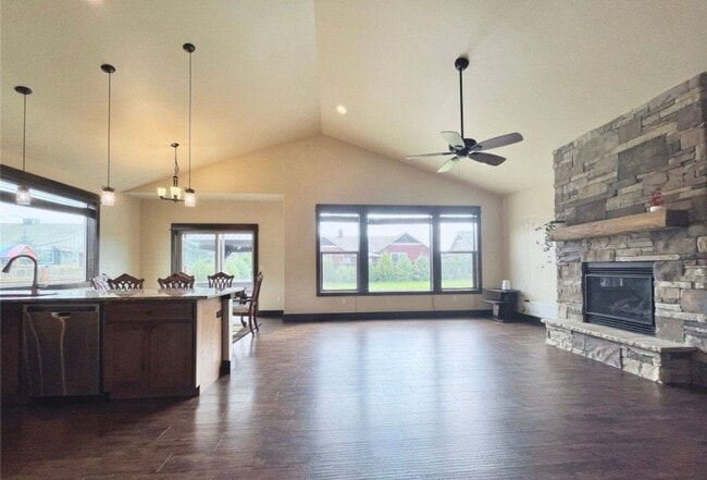 Building Photo - Charming 4-Bedroom Home with Spacious Lawn...