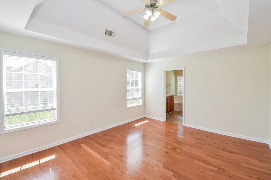 Building Photo - 1440 Paddocks Ct