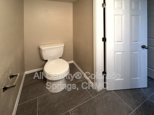 Building Photo - 5048 Weaver Dr