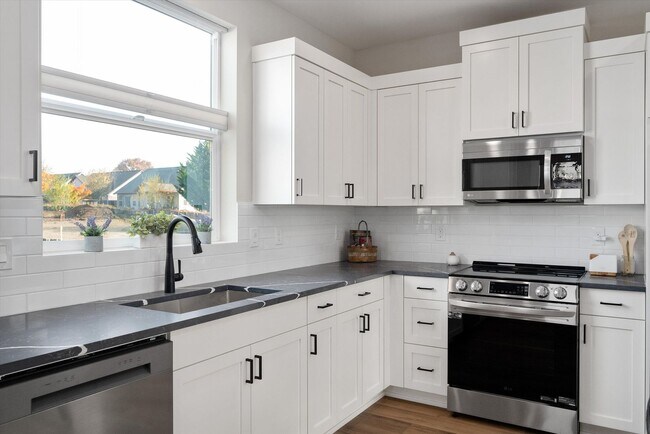Building Photo - Move In Special Up to 3 Months Free- Newbe...