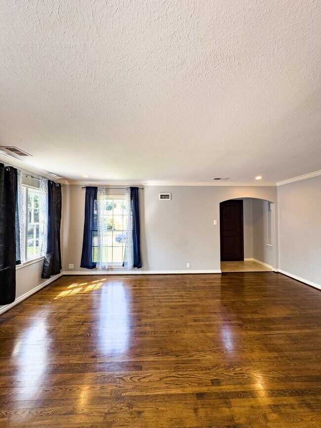 Building Photo - 2222 Carnes St