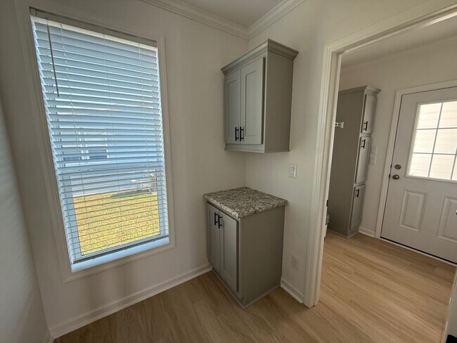 Building Photo - 4208 Long Lake Way