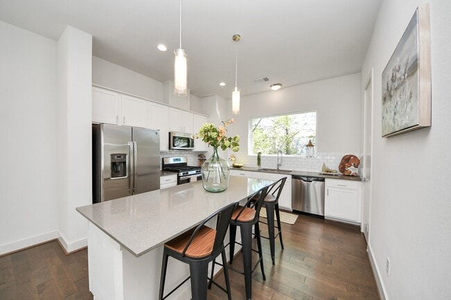 Building Photo - 4810 Martin Oaks Ln