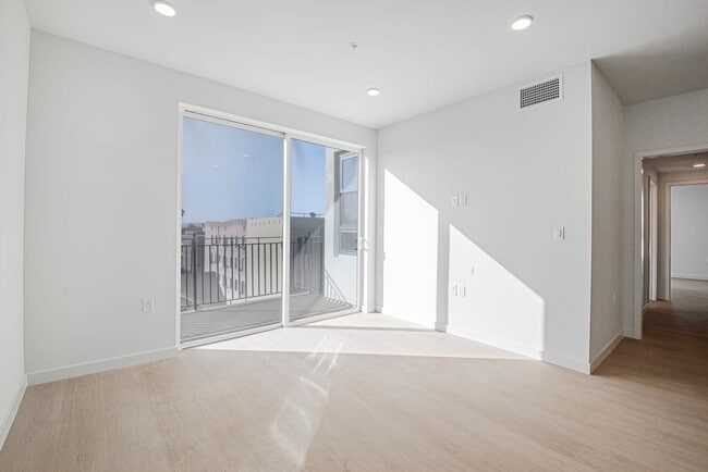 Building Photo - Welcome to the Gramercy