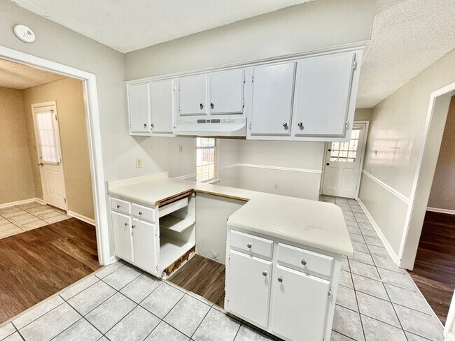 Building Photo - 7312 Country Side Rd