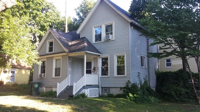 Building Photo - 42 1/2 Alexander St