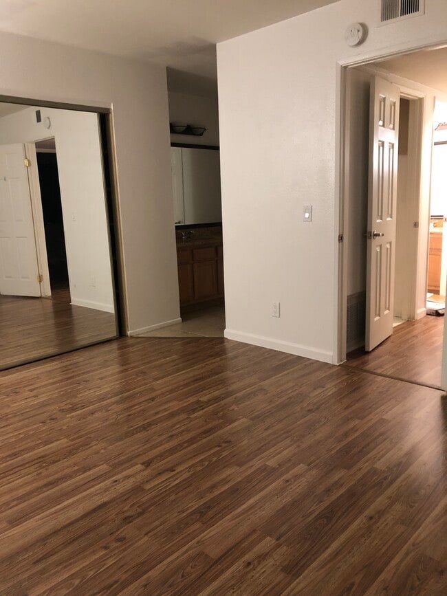 Building Photo - 1130 W Blaine St