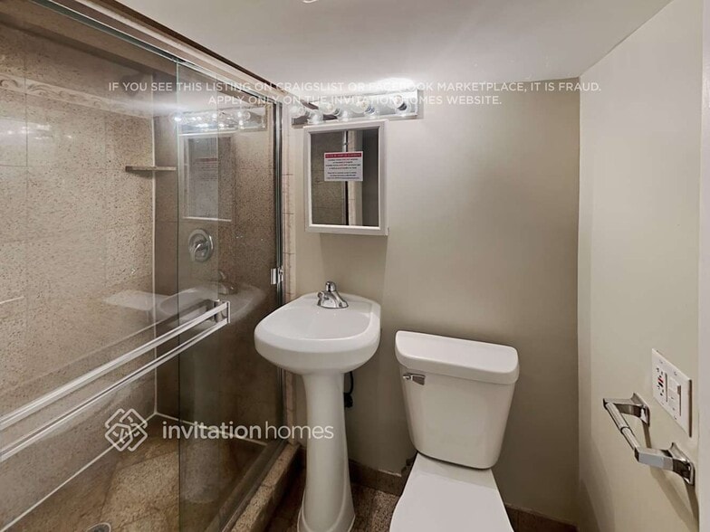 Building Photo - 2332 Leyden Ave