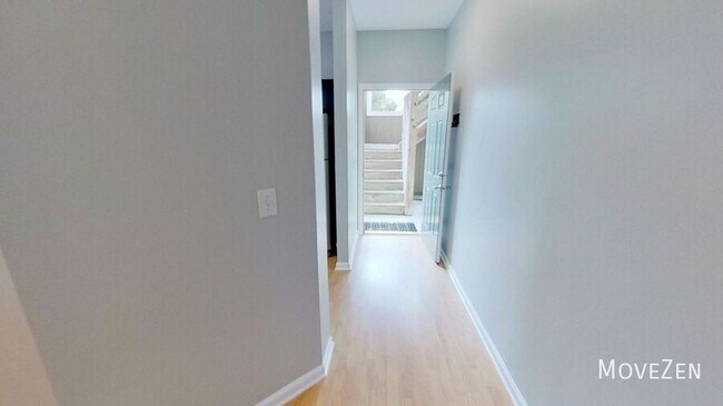 Building Photo - 725 Bragg Dr