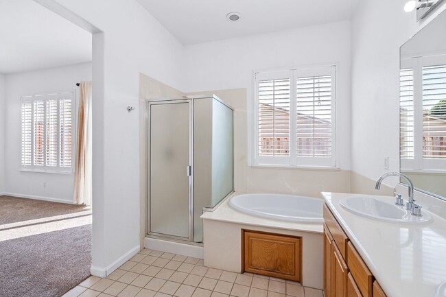 Building Photo - Spacious 3-Bed, 2-Bath Single Level Home
