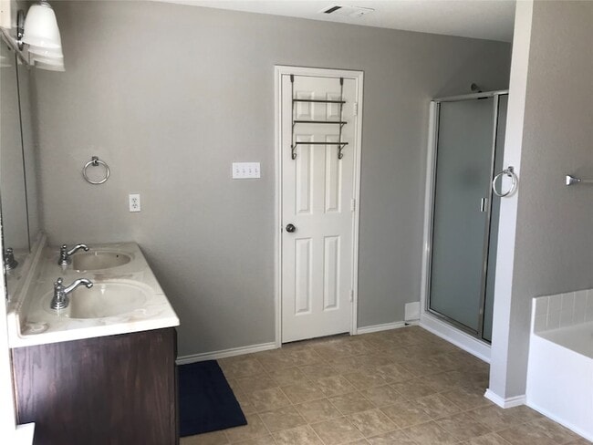 Building Photo - 4956 Thorn Hollow Dr