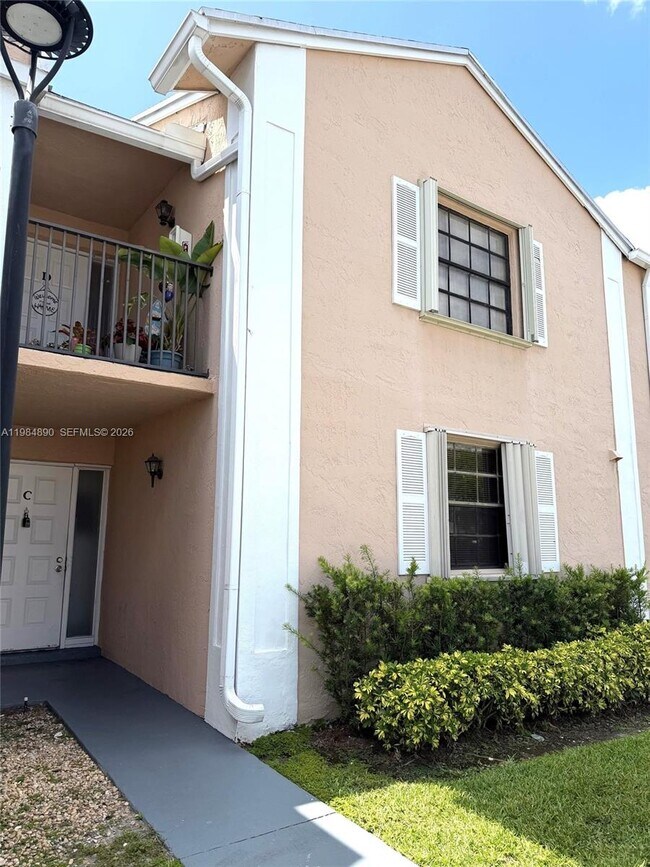 Building Photo - 1022 Adams Ave