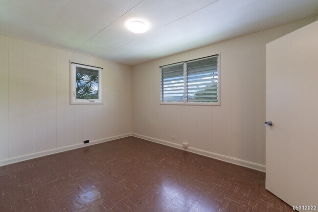 Building Photo - IMMACULATE AND CLEAN 3BR/1.5BA WITH 2 BONU...