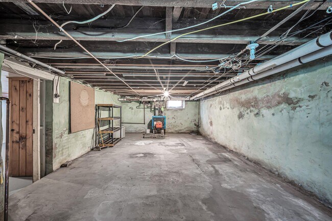 Building Photo - 376 N Main St