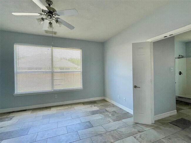 Building Photo - 13834 Clear Trail Ln