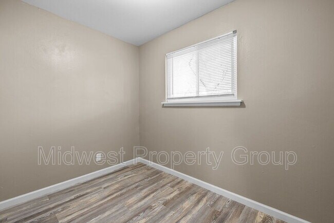 Building Photo - 15 Juno Dr