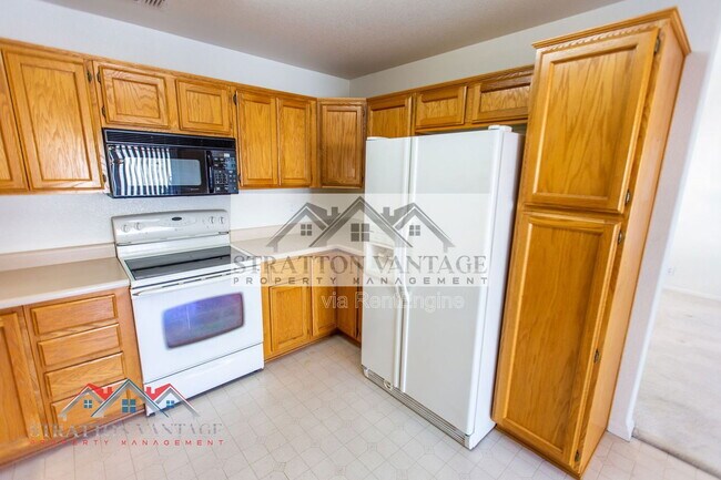 Building Photo - 10864 E Lindner Ave