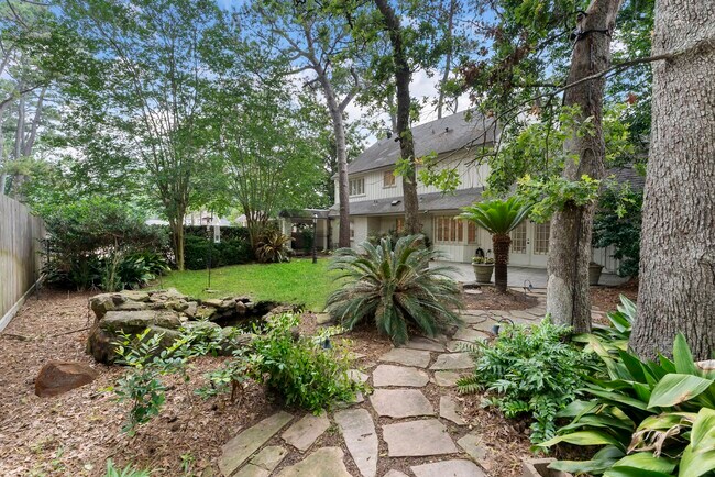 Building Photo - 13643 Glen Erica Dr