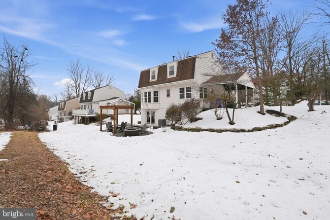 Building Photo - 2207 Victor Ct