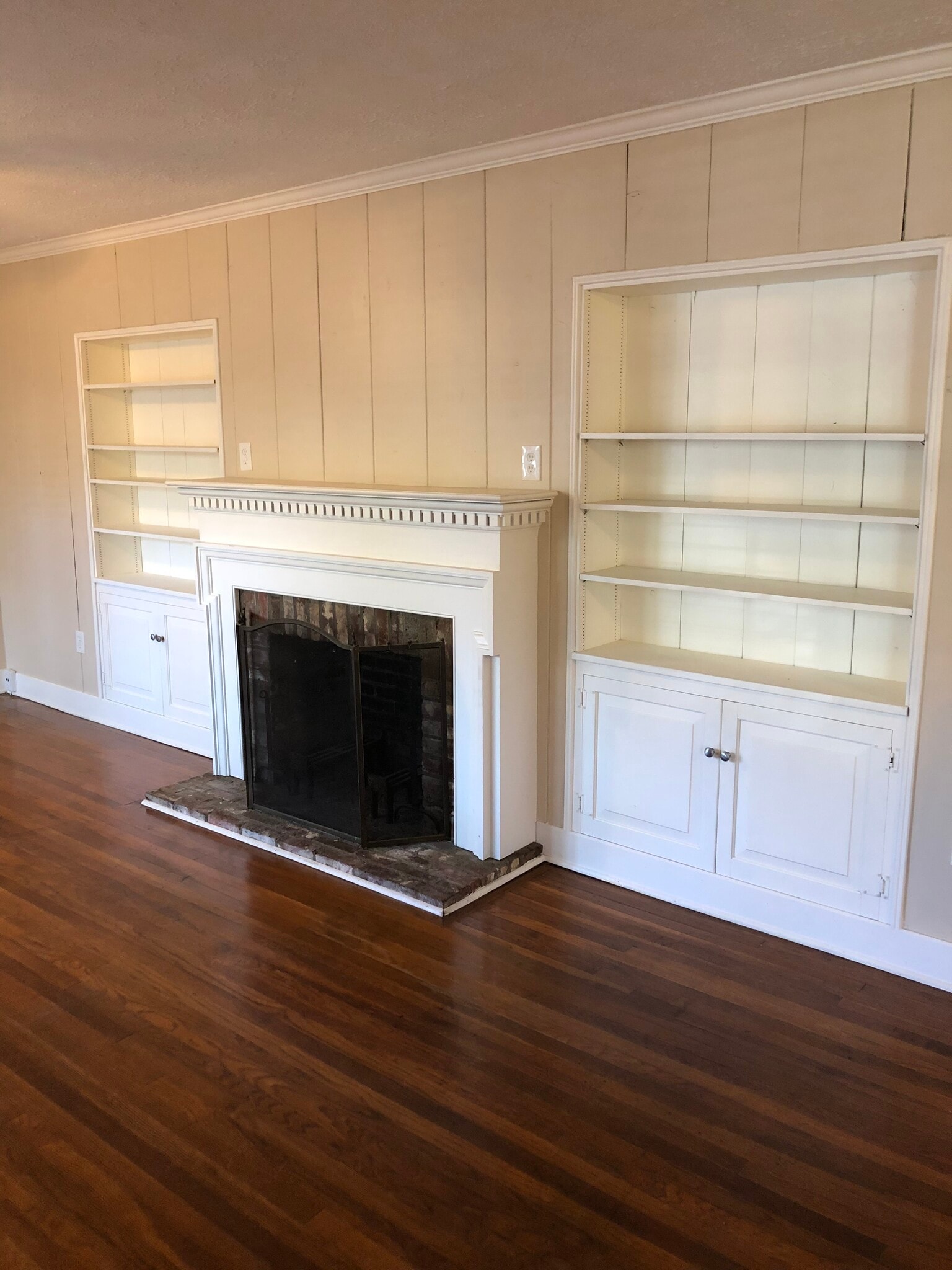 Living Room Fireplace and Built In Bookcases - 1623 Ivy St