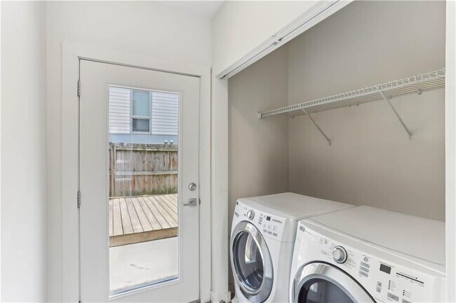 Building Photo - 1385 Stirling Cir NW