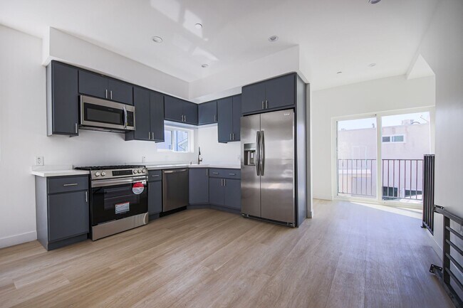 Building Photo - Luxury 2026 Townhomes with Massive Bedrooms + Decks with Views