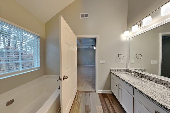 Building Photo - 15 Jessica Ln