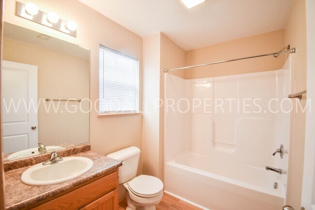 Building Photo - FALL SPECIAL!! Reduced $225 to $1495 !!! 2...