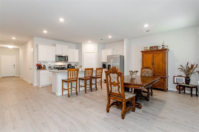 Building Photo - 960 Traction Trl