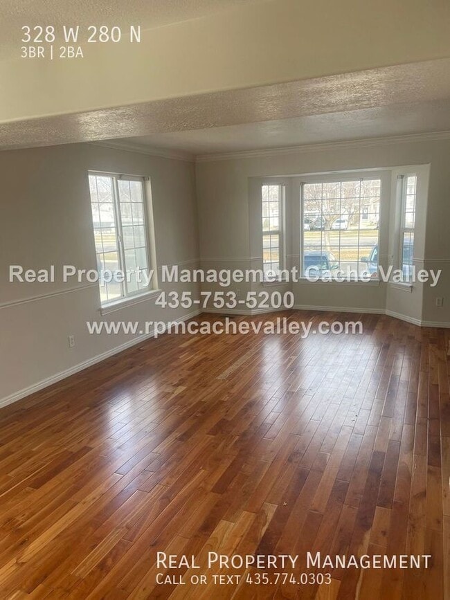 Building Photo - 328 280 N