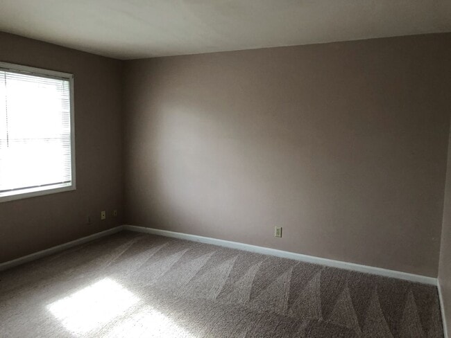 Building Photo - Stafford End Unit Townhouse