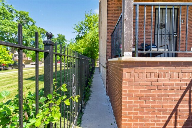 Building Photo - 3622 W Franklin Blvd