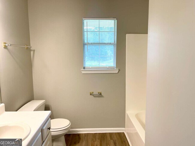 Building Photo - 215 Mountain Ridge