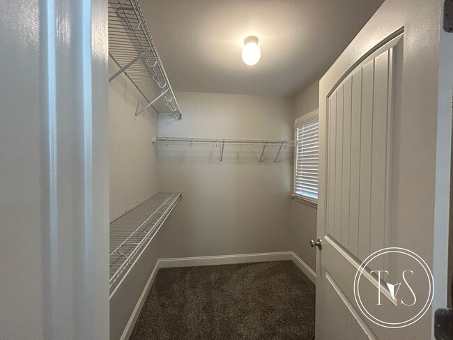 Building Photo - 515 Fraser Dr