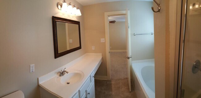 Building Photo - Hailey's Manor