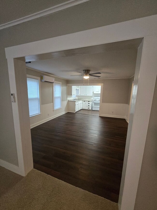 Building Photo - ***Newly remodeled 2/1*** located in the heart of Mineral Wells, TX minuets from Downtown