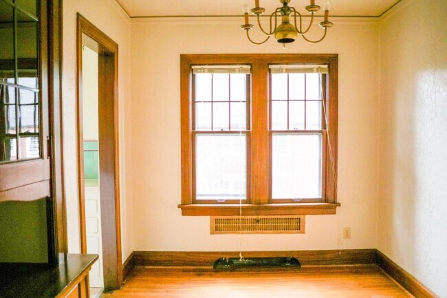 Building Photo - Amazing Vintage Tile, Arched Doorways, Built-ins & Courtyard in This Art-Deco Townhouse!