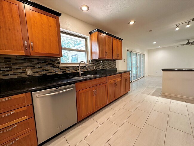 Building Photo - 9626 Highmeadow Dr