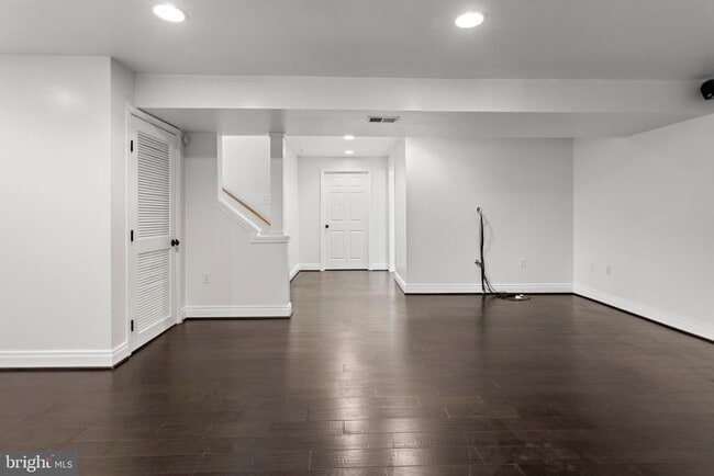 Building Photo - 8220 Silverton Ct